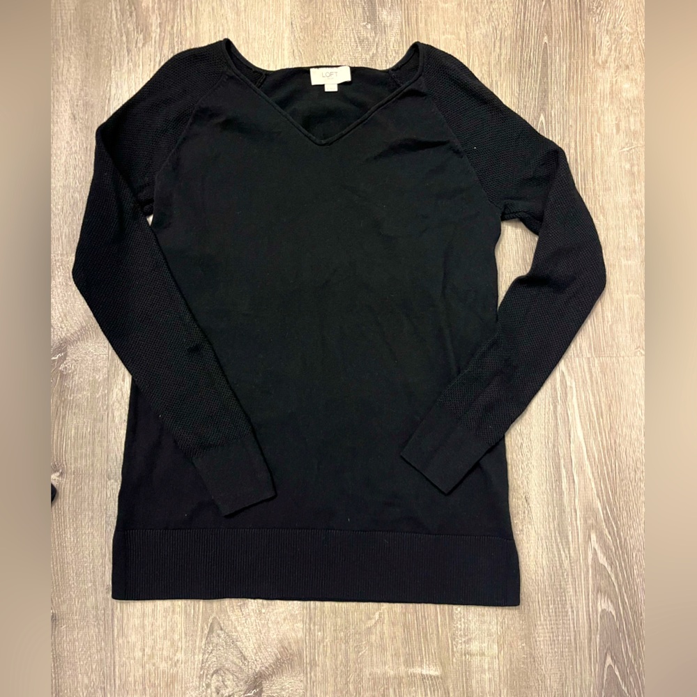 Women's LOFT V-Neck Black Sweater- Size Small-‎ Pre-owned